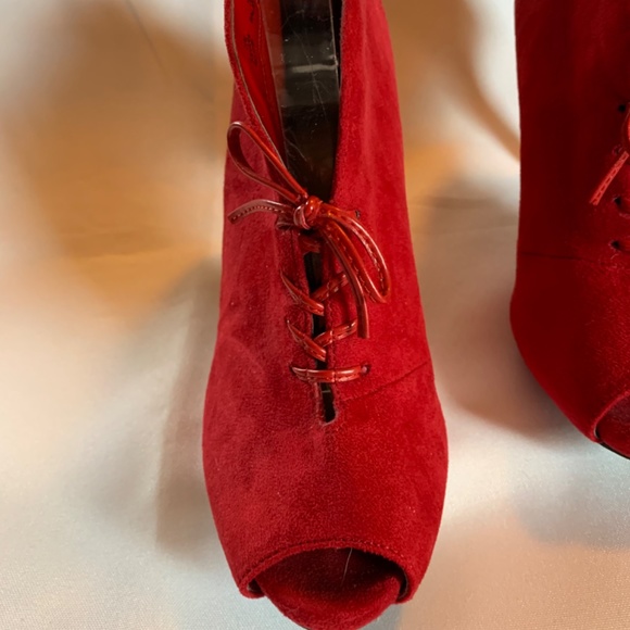 IMPO RedFaux Leather Lace Up Heels with a Zipper in the Back! - Picture 2 of 10